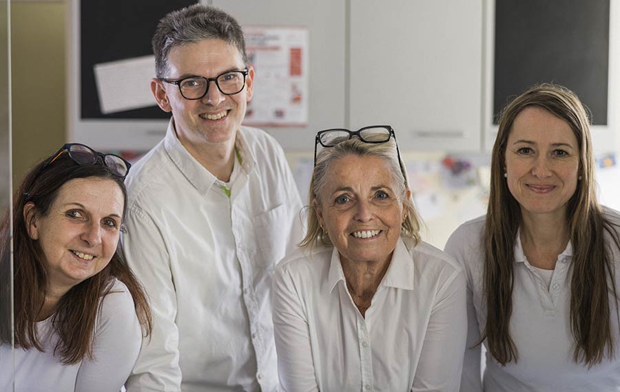 die Praktischen, Das sind wir! Teamfoto: Doris Wawra, Albert Fürnschlief, Luzia Eckert, Sonja Brunnhofer